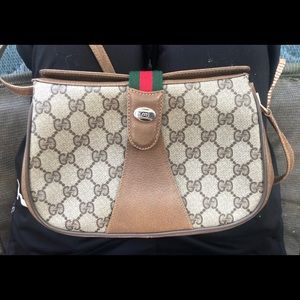 Authentic Gucci textured leather shoulder bag